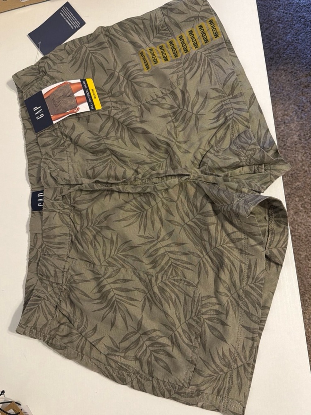 GAP women’s Olive Leaf Print Casual Shorts